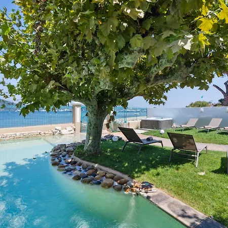 Villa La Desirade - Les Pieds Dans L'eau - La Bouillabaisse - St Tropez - 14 Personnes