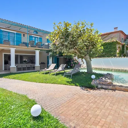 La Desirade - Les Pieds Dans L'eau - La Bouillabaisse - St Tropez - 14 Personnes Villa *