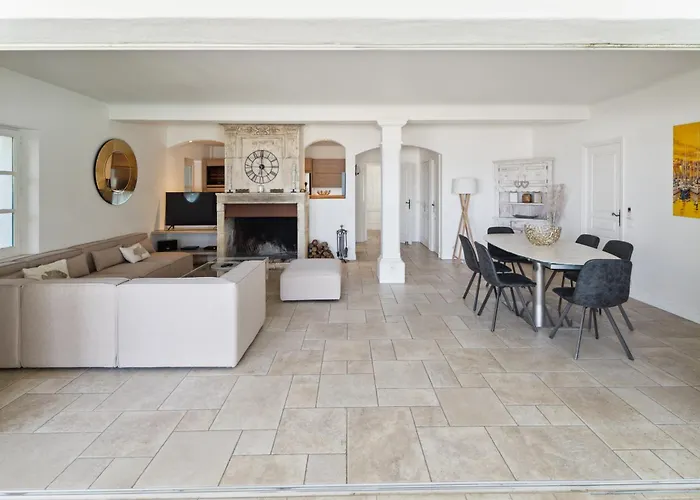 La Desirade - Les Pieds Dans L'eau - La Bouillabaisse - St Tropez - 14 Personnes Villa Saint-Tropez