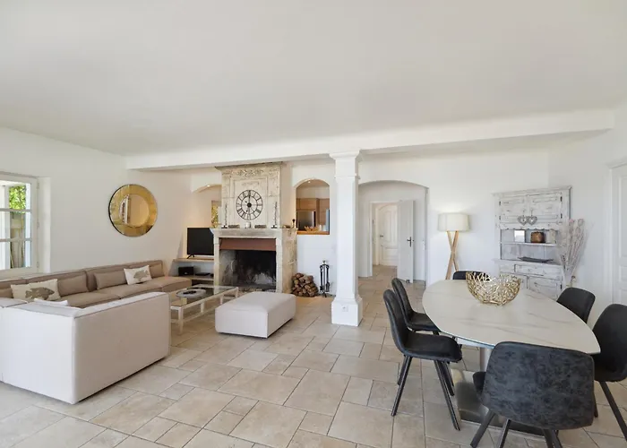 La Desirade - Les Pieds Dans L'eau - La Bouillabaisse - St Tropez - 14 Personnes Villa