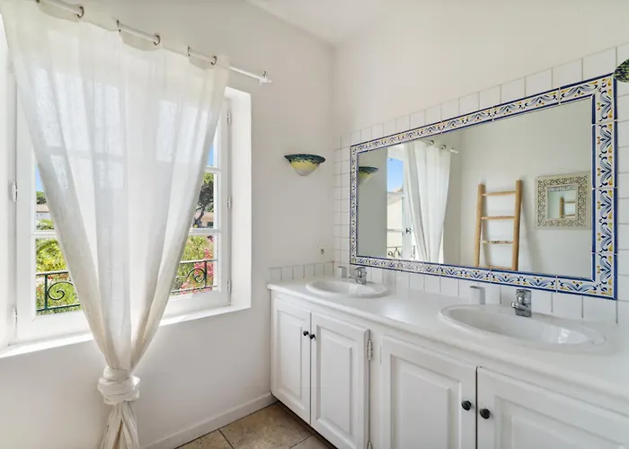 La Desirade - Les Pieds Dans L'eau - La Bouillabaisse - St Tropez - 14 Personnes Saint-Tropez