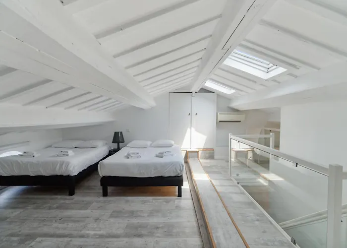 La Desirade - Les Pieds Dans L'eau - La Bouillabaisse - St Tropez - 14 Personnes * Saint-Tropez