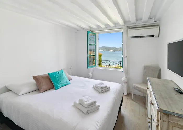 La Desirade - Les Pieds Dans L'eau - La Bouillabaisse - St Tropez - 14 Personnes Villa Saint-Tropez