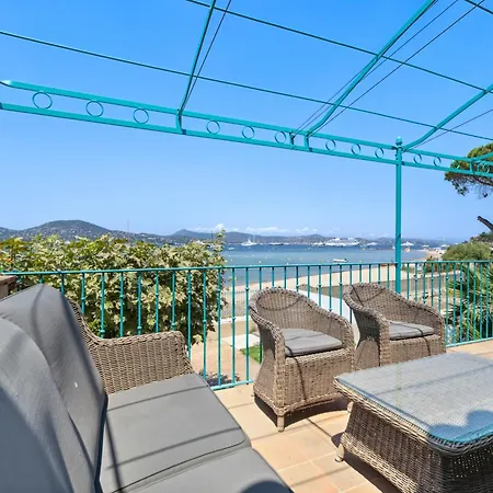 La Desirade - Les Pieds Dans L'eau - La Bouillabaisse - St Tropez - 14 Personnes Villa