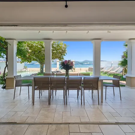 La Désirade - Les Pieds Dans L'eau - La Bouillabaisse - St Tropez - 14 Personnes Saint-Tropez