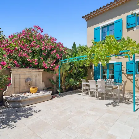 La Desirade - Les Pieds Dans L'eau - La Bouillabaisse - St Tropez - 14 Personnes