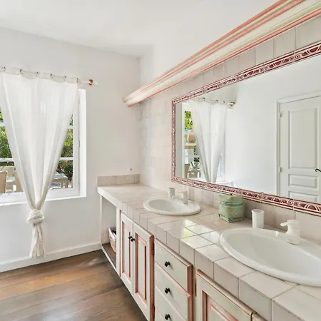 Villa La Désirade - Les Pieds Dans L'eau - La Bouillabaisse - St Tropez - 14 Personnes *