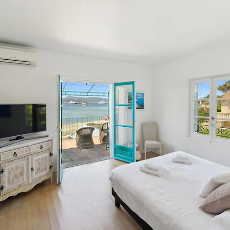 Villa La Désirade - Les Pieds Dans L'eau - La Bouillabaisse - St Tropez - 14 Personnes