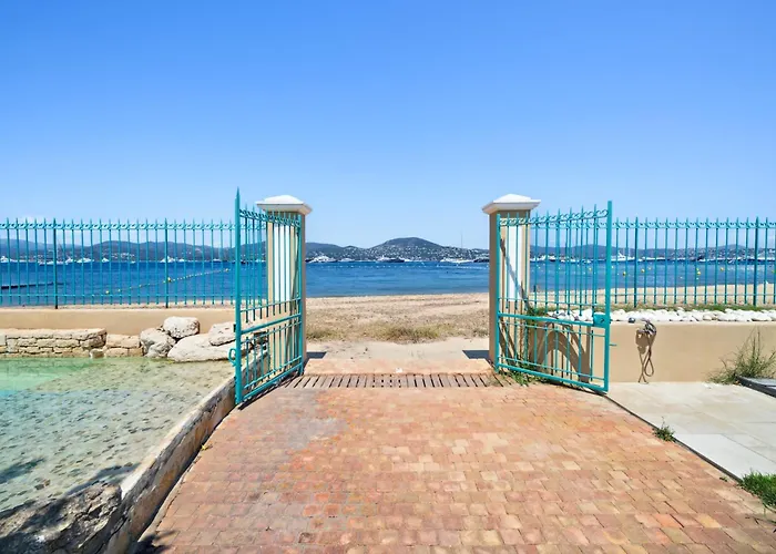 La Desirade - Les Pieds Dans L'eau - La Bouillabaisse - St Tropez - 14 Personnes