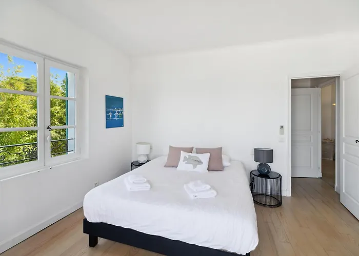 La Desirade - Les Pieds Dans L'eau - La Bouillabaisse - St Tropez - 14 Personnes 圣特罗佩