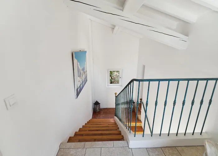 La Desirade - Les Pieds Dans L'eau - La Bouillabaisse - St Tropez - 14 Personnes